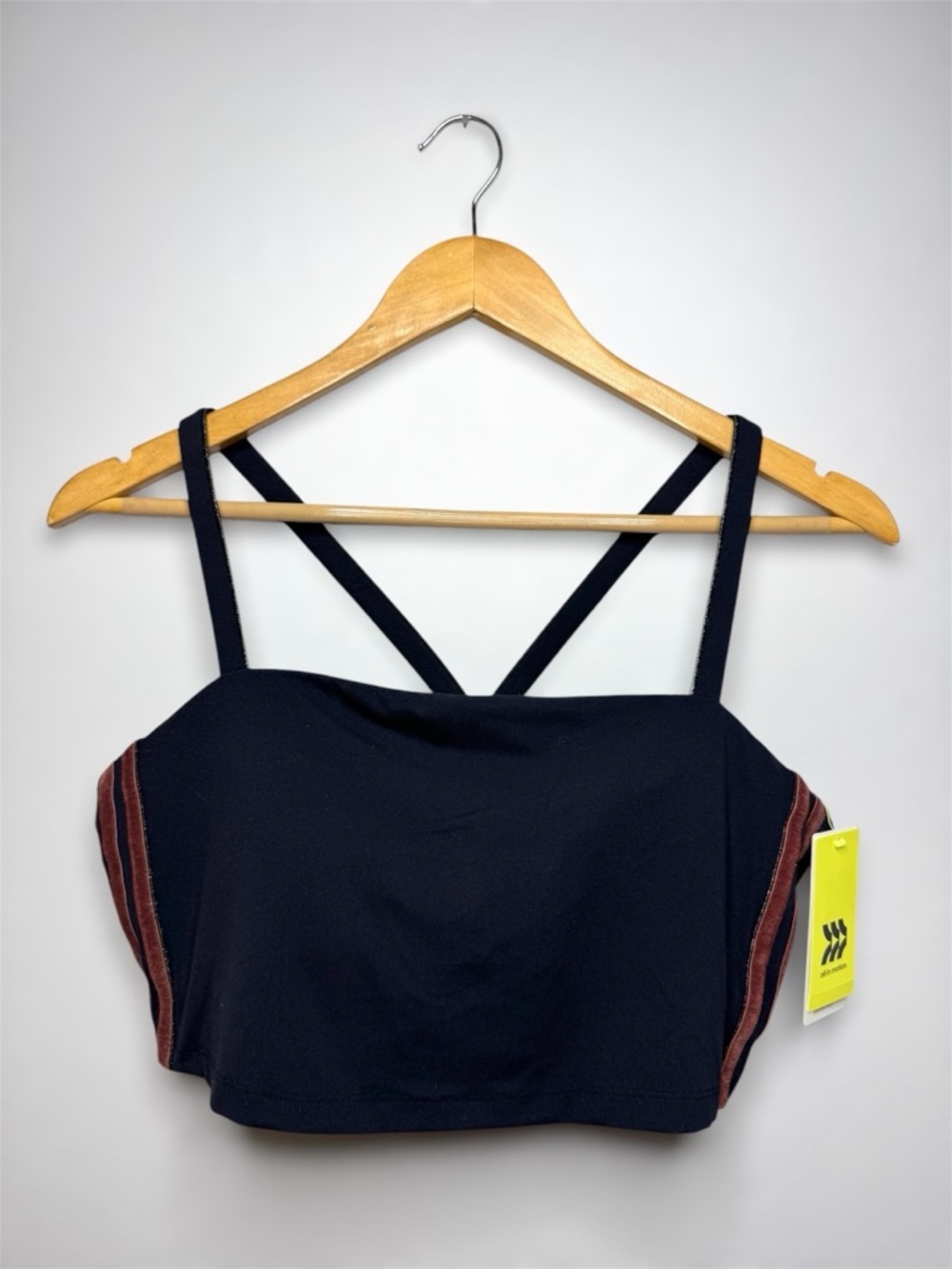 New all in motion Black Light Support Sports Bra with Rust Stripe Detail Large